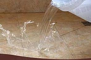 红旗漏水维修 免砸砖防水材料该如何施工